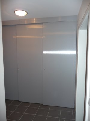 Schrank mit Schiebetüren